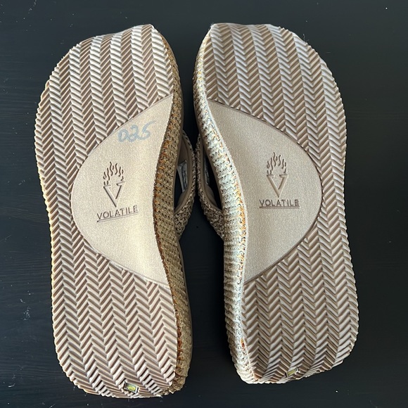 Volatile sandals - Picture 6 of 7